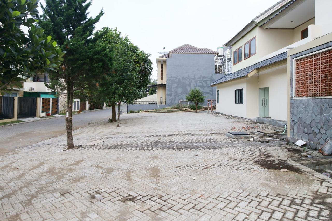 Reddoorz Plus At Panorama Villas Batu Batu  Ngoại thất bức ảnh